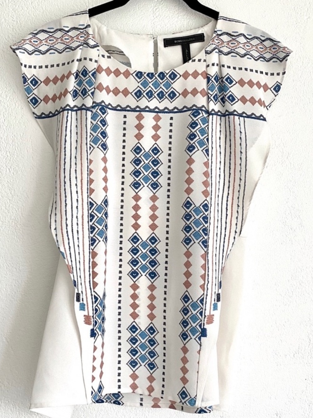 BCBGMaxAzria MAYE White Blue Flutter Sleeve Geometric Print Top Size S Boho